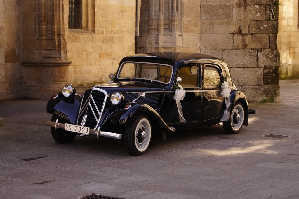 Servicio de alquiler de coches clásicos para bodas