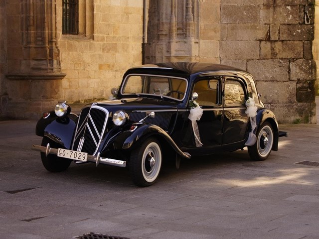 Servicio de alquiler de coches clásicos para bodas