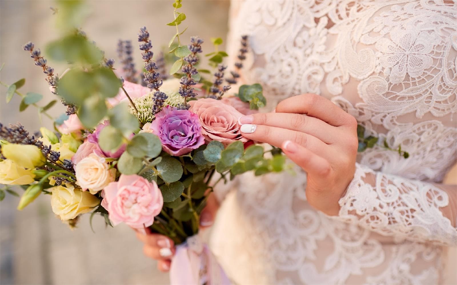 Un ramo de novia primaveral: ¡que florezca el amor! - Imagen 1